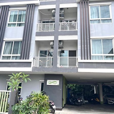 8 Residence Bangkok Exterior photo
