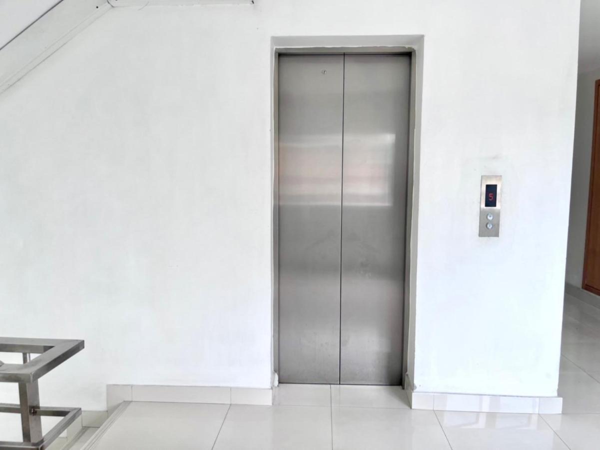 8 Residence Bangkok Exterior photo