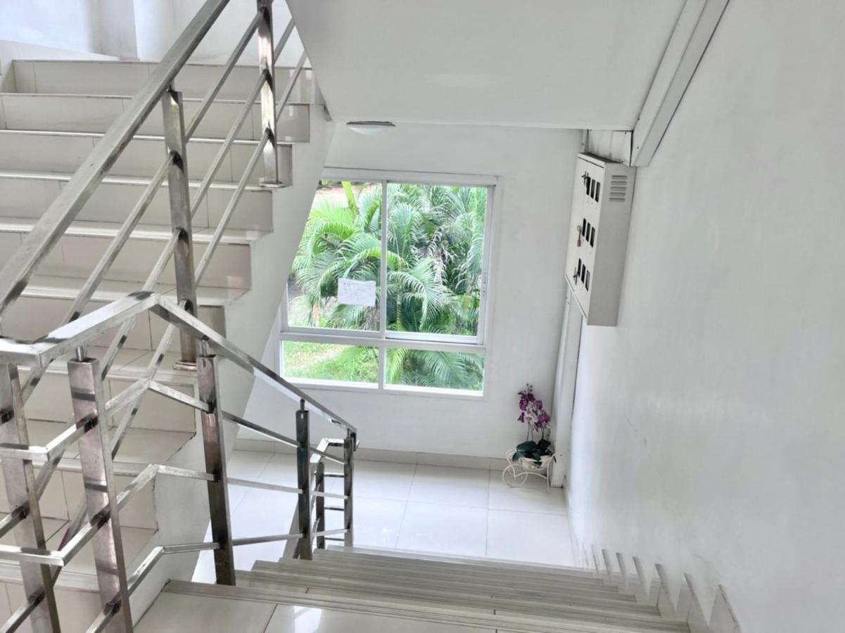 8 Residence Bangkok Exterior photo